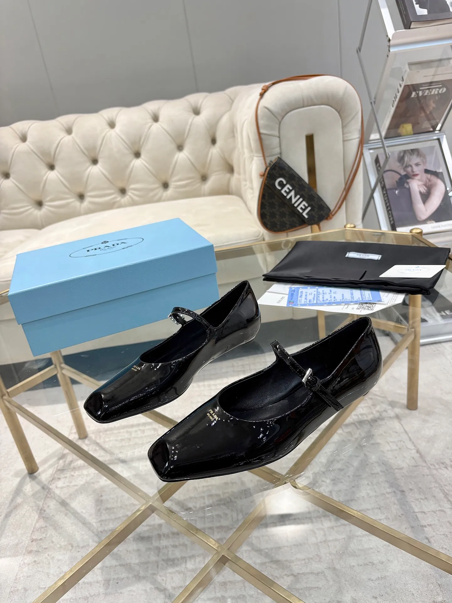 👟👟Ex-factory price 580👟👟 (imitation leather bottom-20) New arrival 👉Ready stock👈Remove the original board and make a 1:1 replica‼ ️ The highest version of Prada's early spring catwalk hot style 😘The latest spring style Retro Mary Jane series Genuine leather sole, simulated leather sole, a must-have for goddesses Super comfortable on the feet, reducing age 👉The upper is made of imported cowhide leather, comfortable and small square toe, retro and playful, lining + foot pads, imported sheepskin lining, breathable and comfortable (1.5 high small insert heel) ) Matched private model buckle (all original logos) Size 35M-39M (34 40 41 42 customized, non-returnable and non-exchangeable)